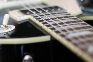 Unleash the True Potential of Your Les Paul: Discover the Ultimate Guide to Strings Master the Art of Playing Guitar and Play Like a Pro Unleash the True Potential of Your Les Paul: Discover the Ultimate Guide to Strings - Master the Art of Playing Guitar and Play Like a Pro